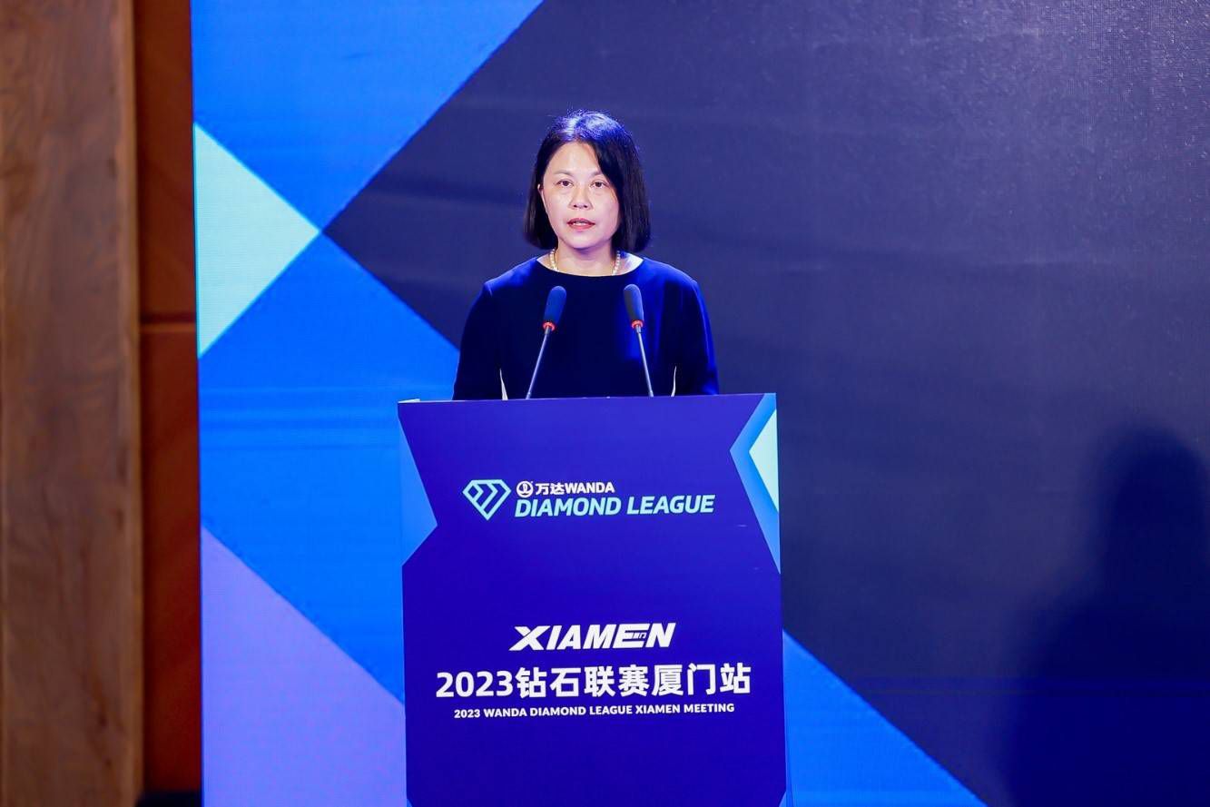 彭于晏率众小队成员重装上阵，在危机关头挺身而出，他们伫立海面之上，双眼笃定目视前方，透露出救捞人誓死救人的决绝和一往无前的信心